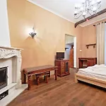 Rose Antique Apartment Prag