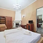 Apartment Rose Antique Prag