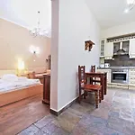Apartment Rose Antique Prag