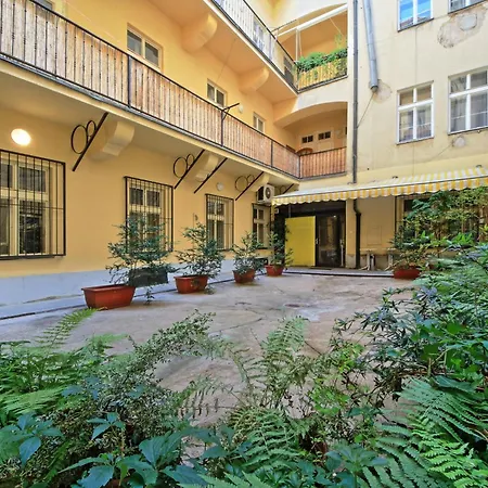 Rose Antique Apartment Prague