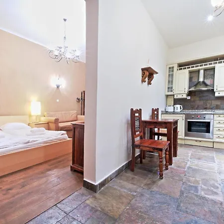 Daire Rose Antique Prag