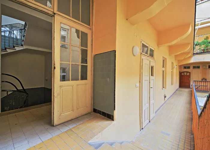 Rose Antique Apartment Prag